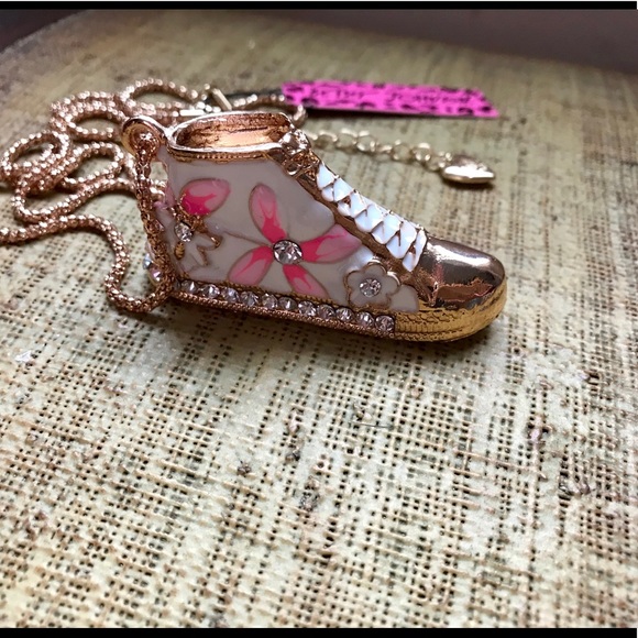 Flowery Diamonte High Top Shoe Necklace. - Picture 6 of 7